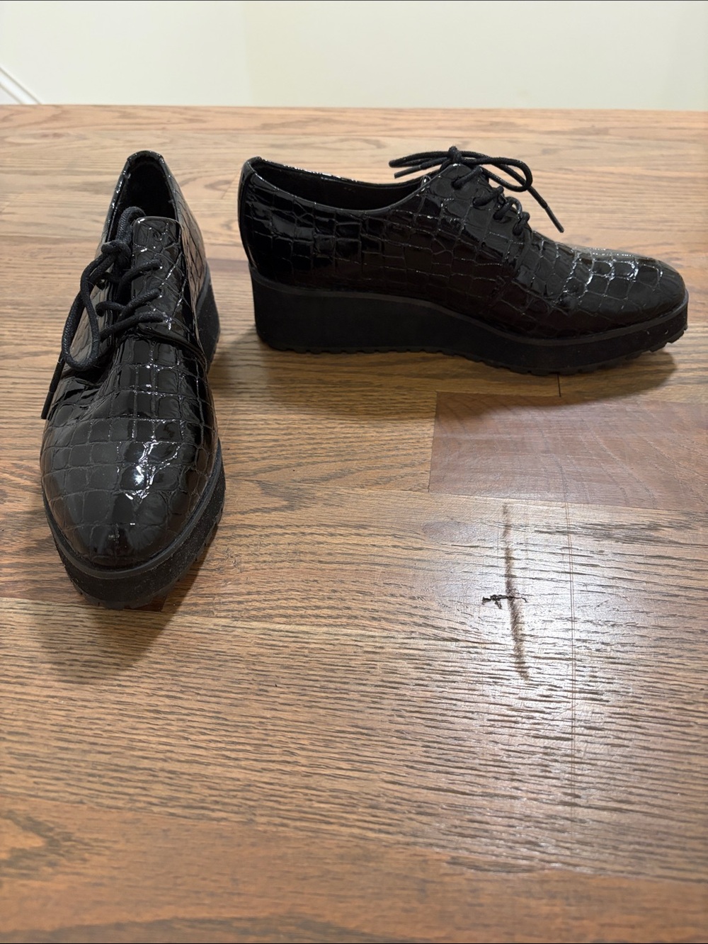 ALDO size 7 Black Patent Croc Platform Lace-Up Oxfords